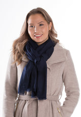 varna villahuivi kaulahuivi huivi scarf lasessor kotimainen kaulassa kiedottuna sininen nainen