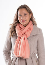 varna villahuivi kaulahuivi huivi scarf lasessor kotimainen kaulassa kiedottuna rosa